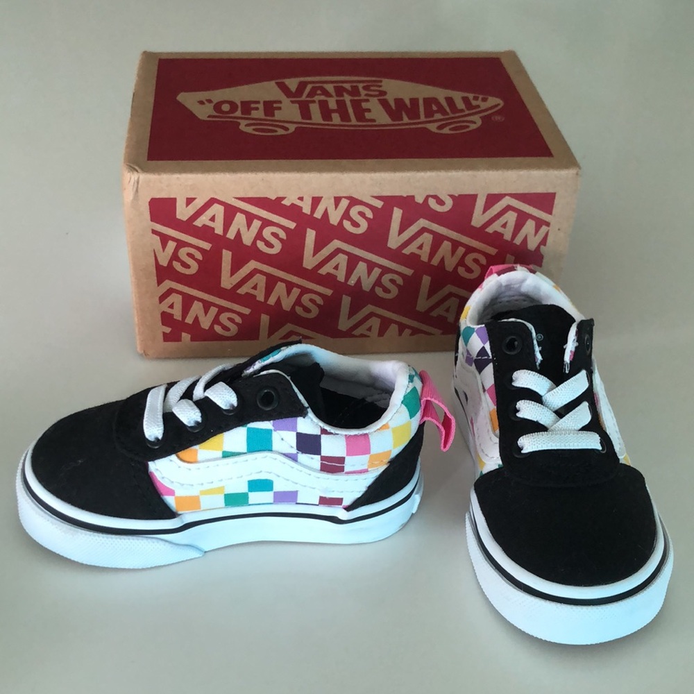 Vans - Picture 5 of 7
